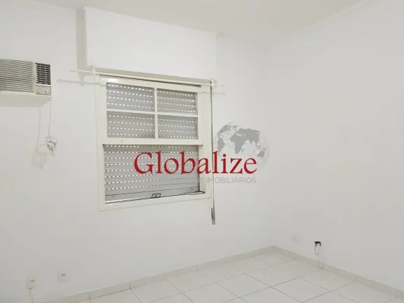 Imagem Kitnet térreo no Embaré em Santos com passagem para a praia por $ 270.000,00
