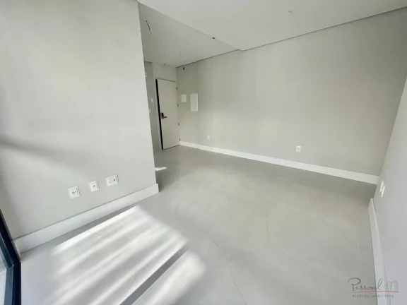 Imagem Excelente apartamento com 1 suíte , lavabo, 1 vaga e hobby box. Condomímio possui salão de festas...