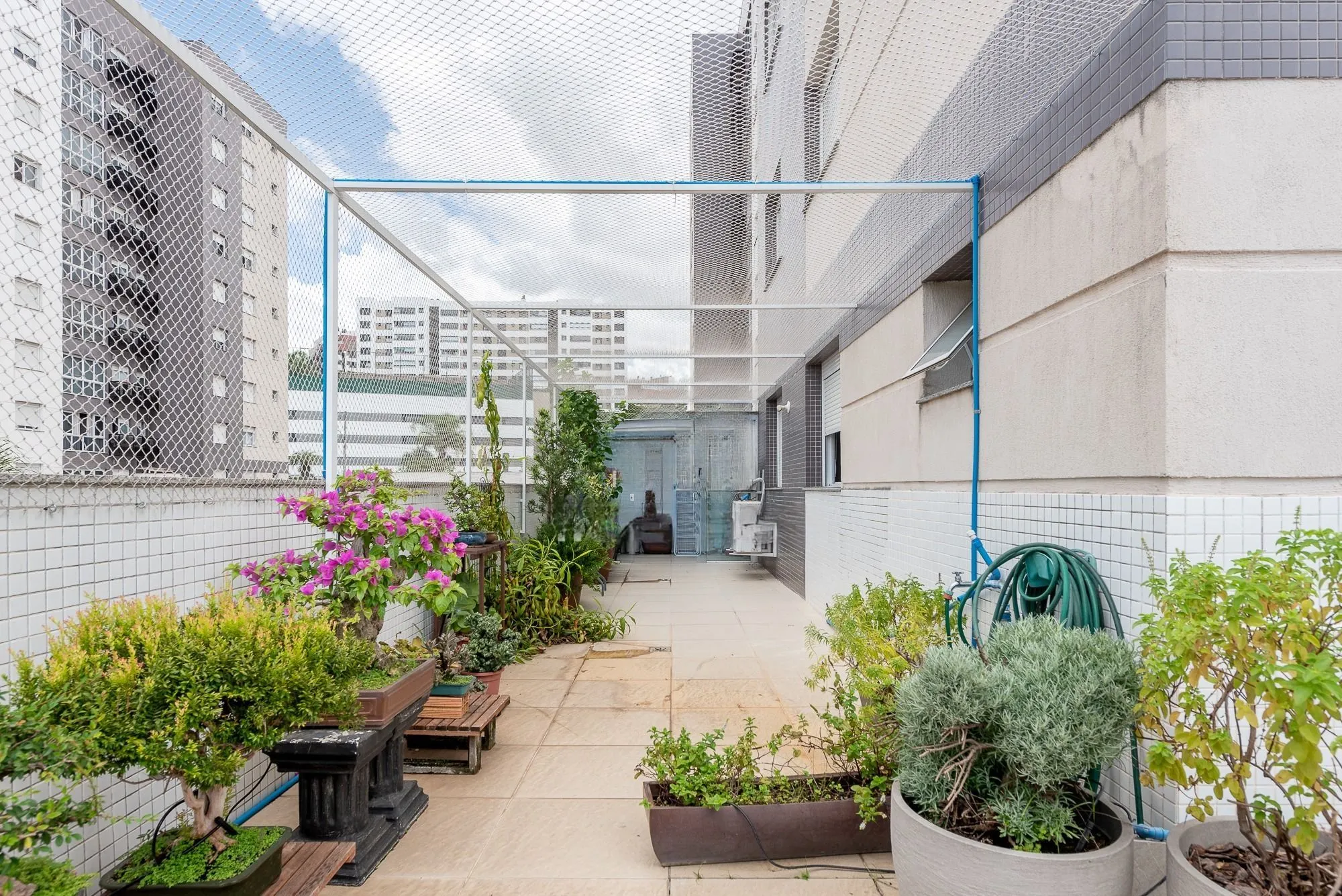 Imagem Apartamento Garden mobiliado, com 180 m² privativos, no bairro Chácara das Pedras