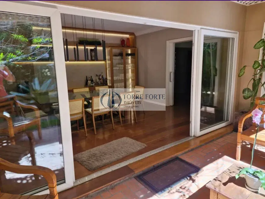 Imagem Excelente casa de alto padrão no Bairro Cidade Jardim, com 532 m², única