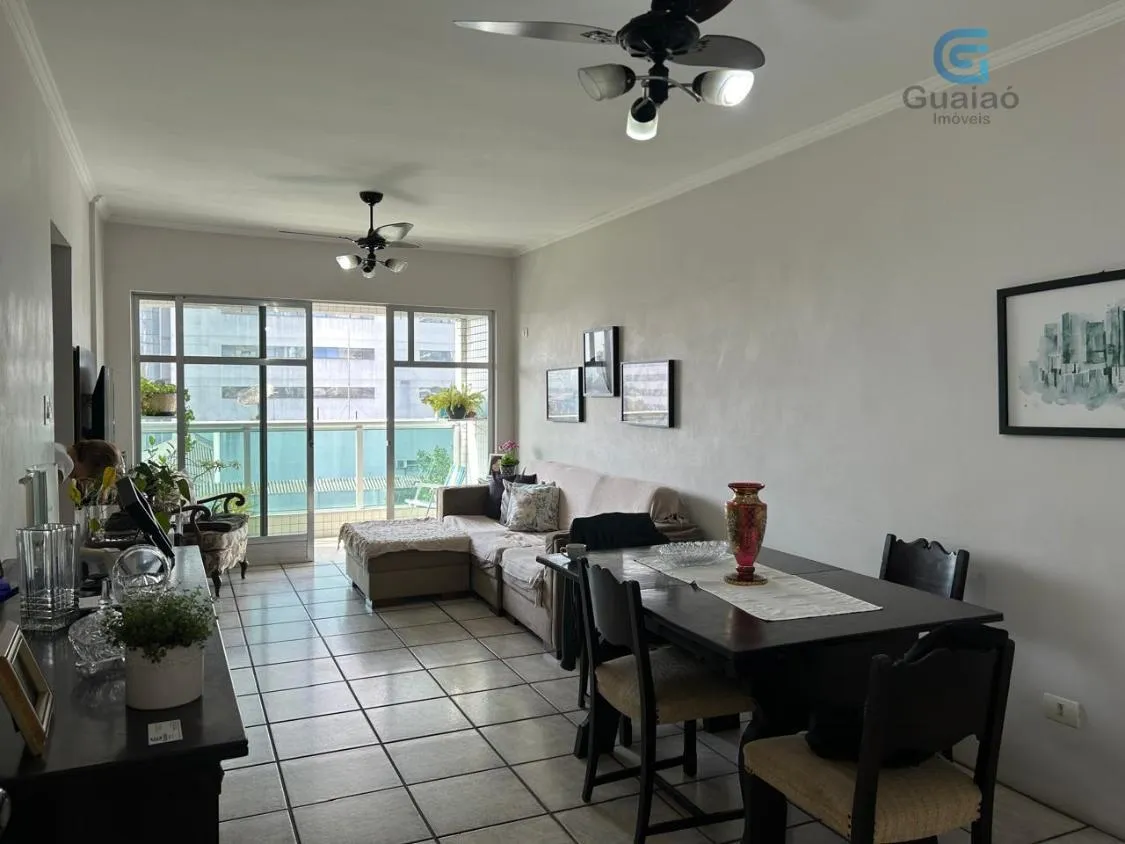 Imagem Vendo Amplo Apartamento 03 dormitórios, 01 Suíte, Dependência de Serviço Completa e Garagem demarcada, Frente para a rua, no Boqueirão, Santos