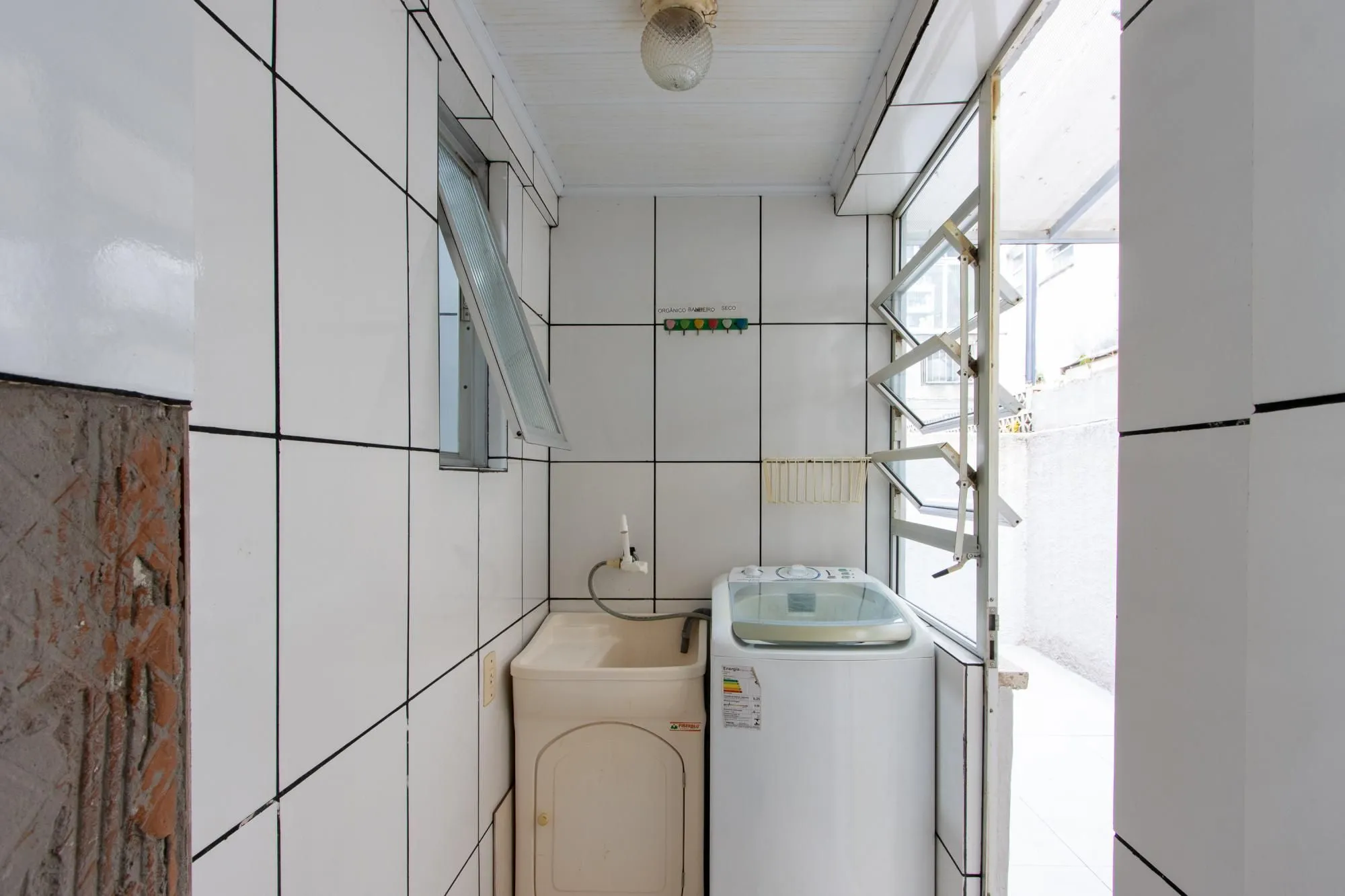 Imagem Apartamento térreo com pátio privativo no coração do Menino Deus, 2 dormitórios.