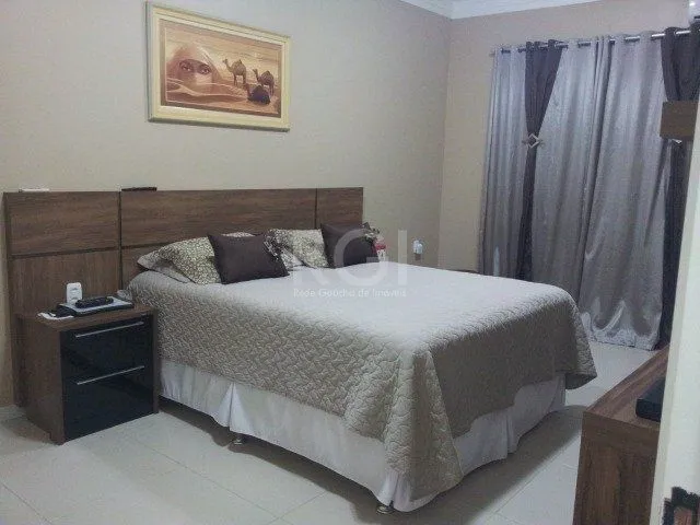 Imagem Casa para Venda - 272m², 3 dormitórios, sendo 1 suítes, 2 vagas - Hípica