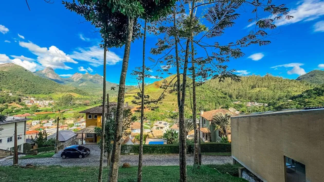 Imagem Terreno em Condomínio para Venda em Teresópolis / RJ no bairro Vargem Grande