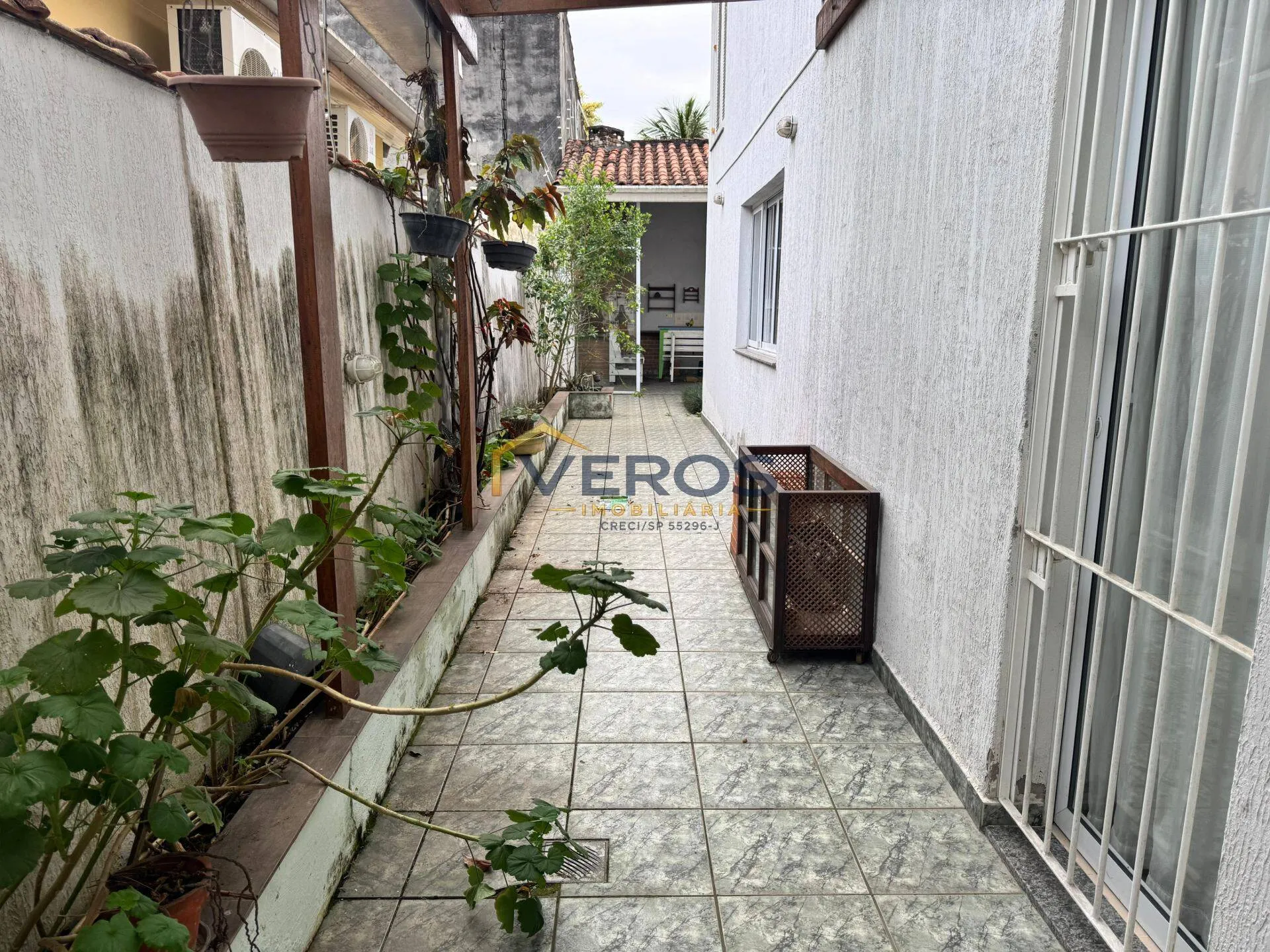 Imagem Casa à venda na Martim de Sá, a apenas 250 metros da praia