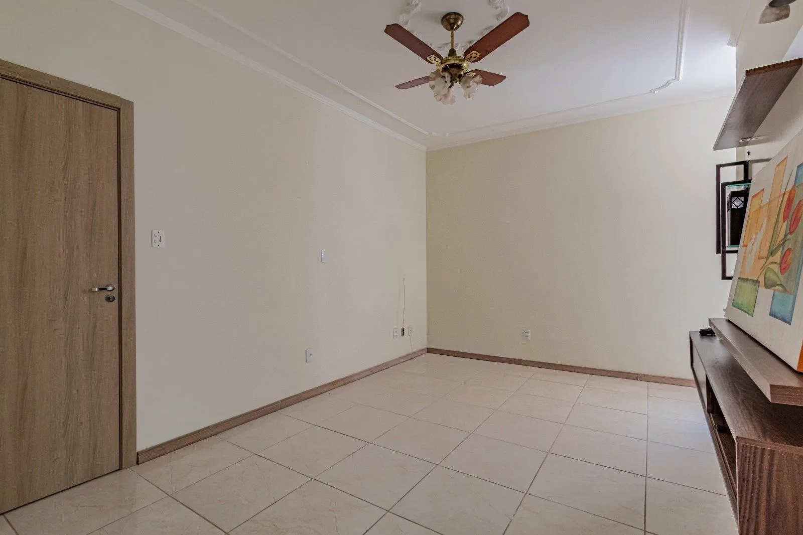 Imagem Térreo com pátio Semimobiliado, 2 Dormitórios, Próximo ao Praia de Belas