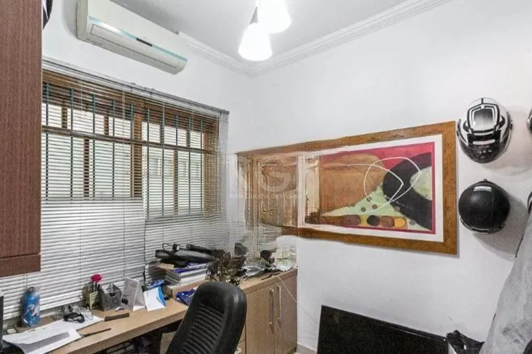 Imagem Casa para Venda - 336m², 4 dormitórios, sendo 1 suites, 2 vagas - Camaquã