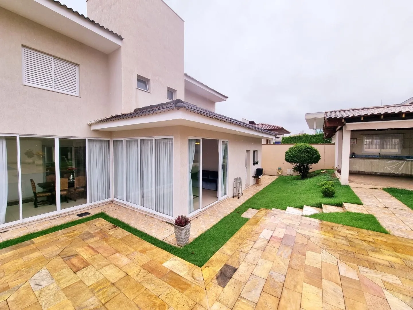 Imagem Casa à venda e locação 3 Suites, 2 Vagas, 700M², Socorro, Pindamonhangaba - SP | COLONIAL VILLAGE