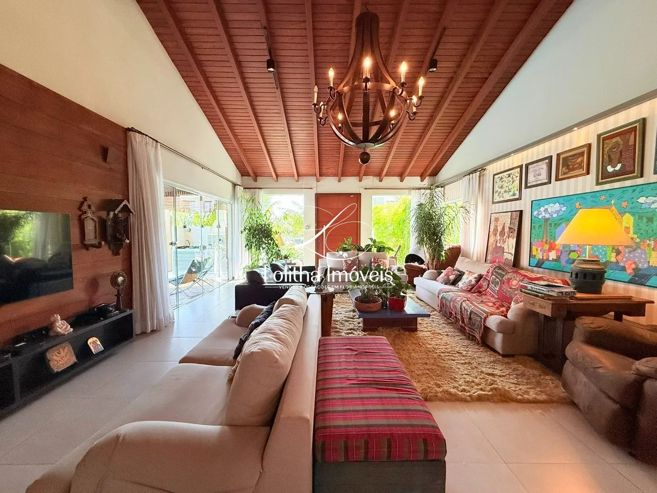 Foto do imóvel Casa com 3 Suítes, Piscina e Churrasqueira à venda em Jurerê em dos Polvos