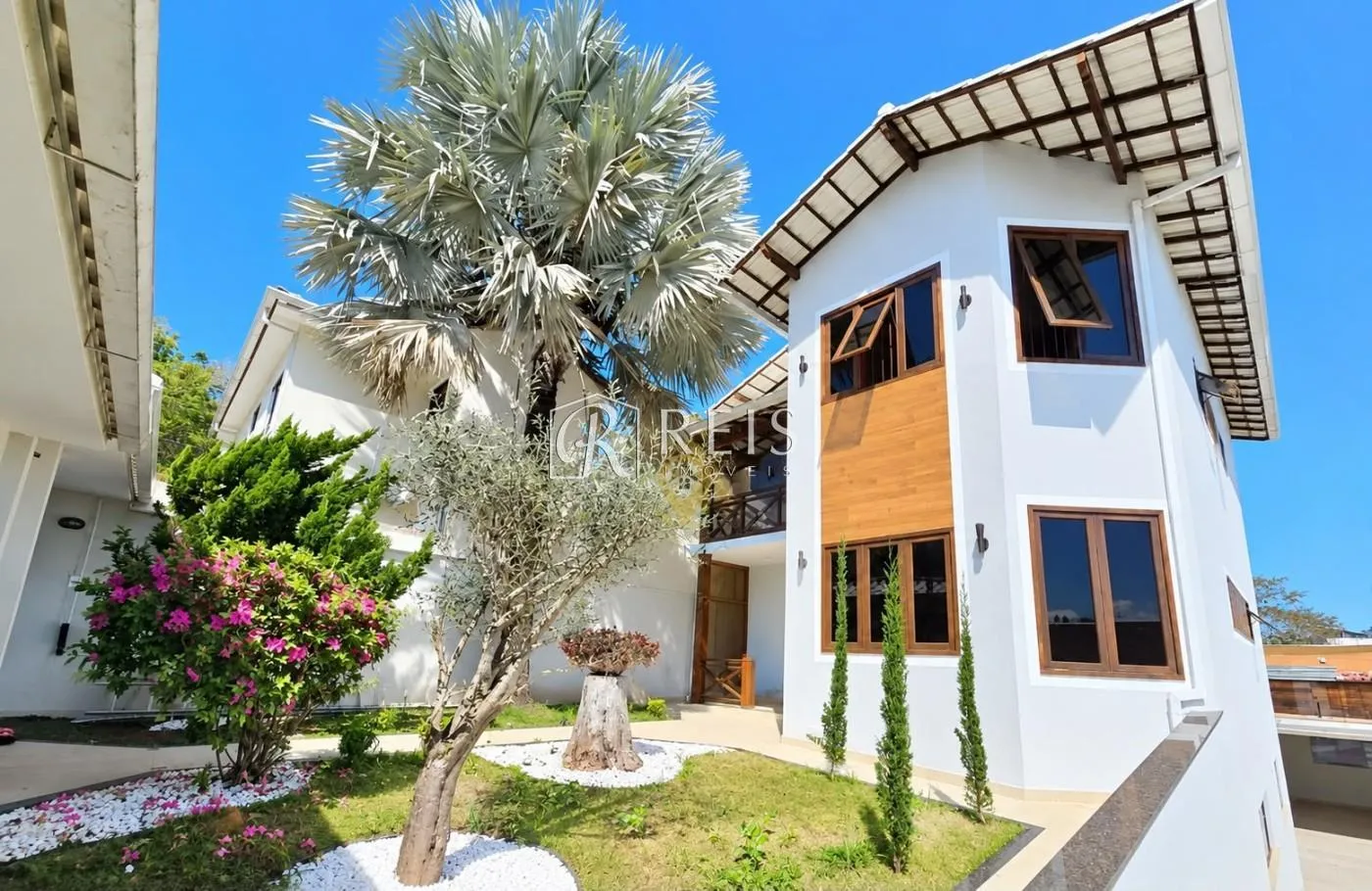 Foto do imóvel Casa para Venda em Rio das Ostras, Novo Rio Das Ostras, 5 dormitórios, 3 suítes, 5 banheiros, 4 vagas em Avenida Amazonas, 99 - Novo Rio Das Ostras, Rio das Ostras - RJ