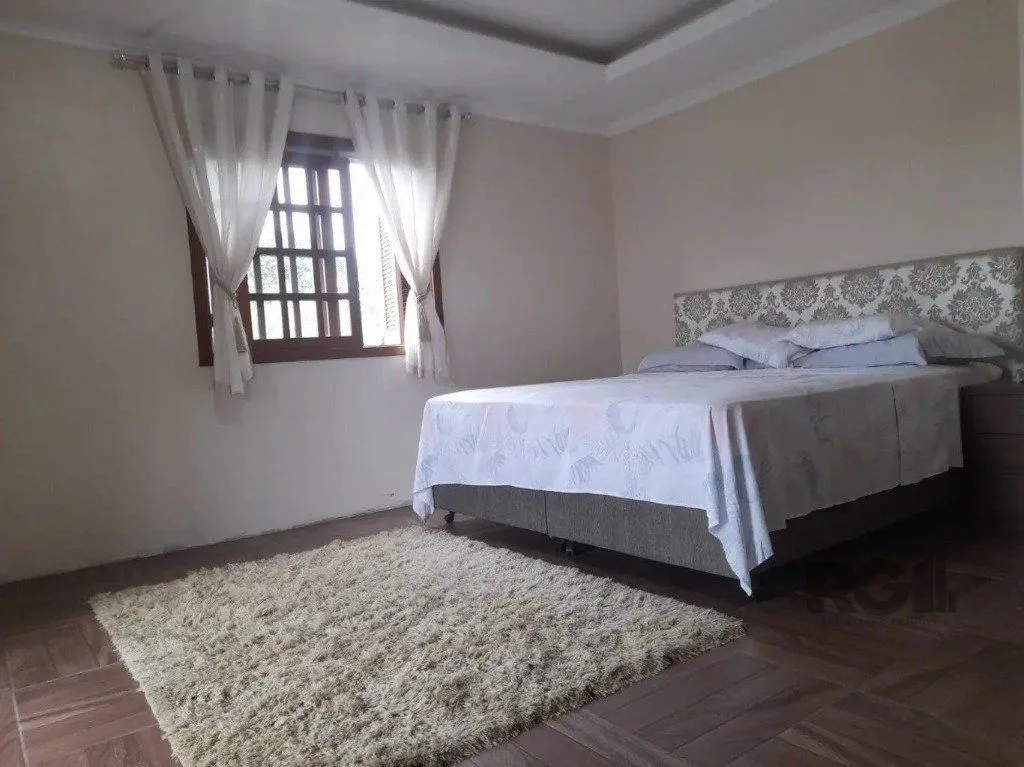 Imagem Casa com 3 dormitórios no bairro Lomba do Pinheiro