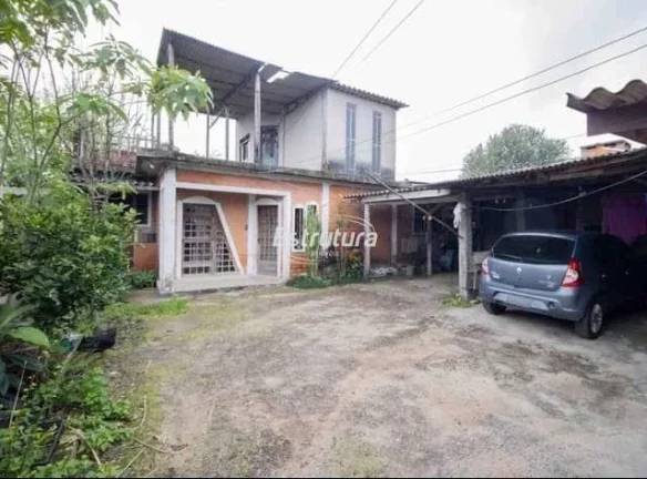 Imagem Casa bem localizada na avenida do bairro Urlandia,pátio amplo, churrasqueira,lar