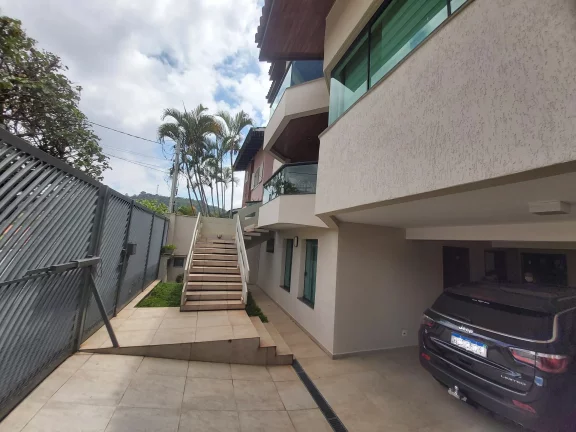 SÃO ROQUE NOBRE EXCELENTE SOBRADO ALTO PADRÃO 340,00 M 3 SUÍTES 6 BANHEIROS 3 SALAS PISCINA AQUECIMENTO SOLAR ÓTIMA LOCALIZAÇÃO R. SEGURA E SEM SAÍDA.
