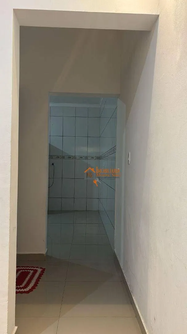 Imagem Sobrado com 4 dormitórios à venda, 166 m² por R$ 650.000,00 - Cidade Soberana - Guarulhos/SP