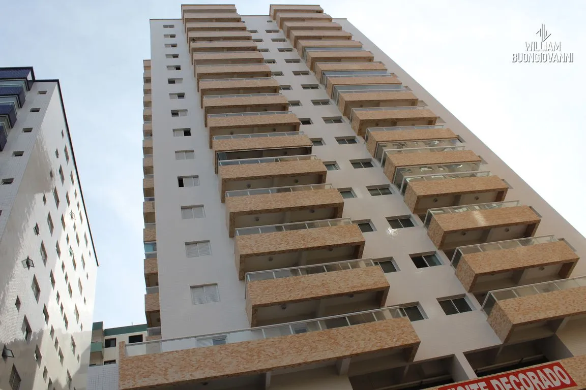 Imagem Apartamento - 3 Dorms, Suíte, Sacada Envidraçada e Vista Mar a 50m da Praia