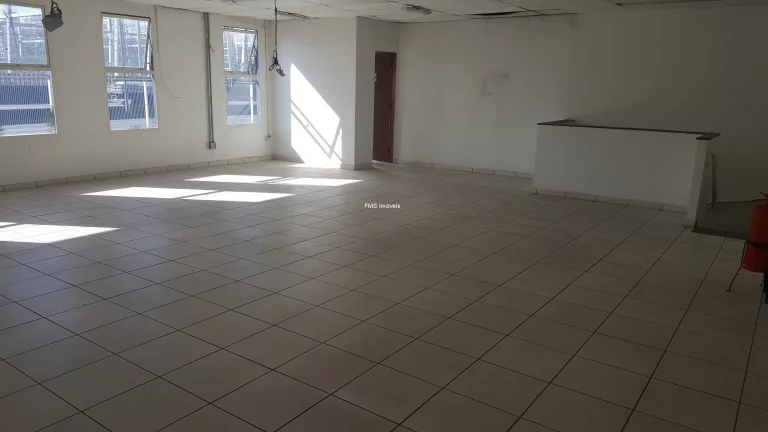Imagem Galpão com 922m² para locação em Guarulhos - SP.