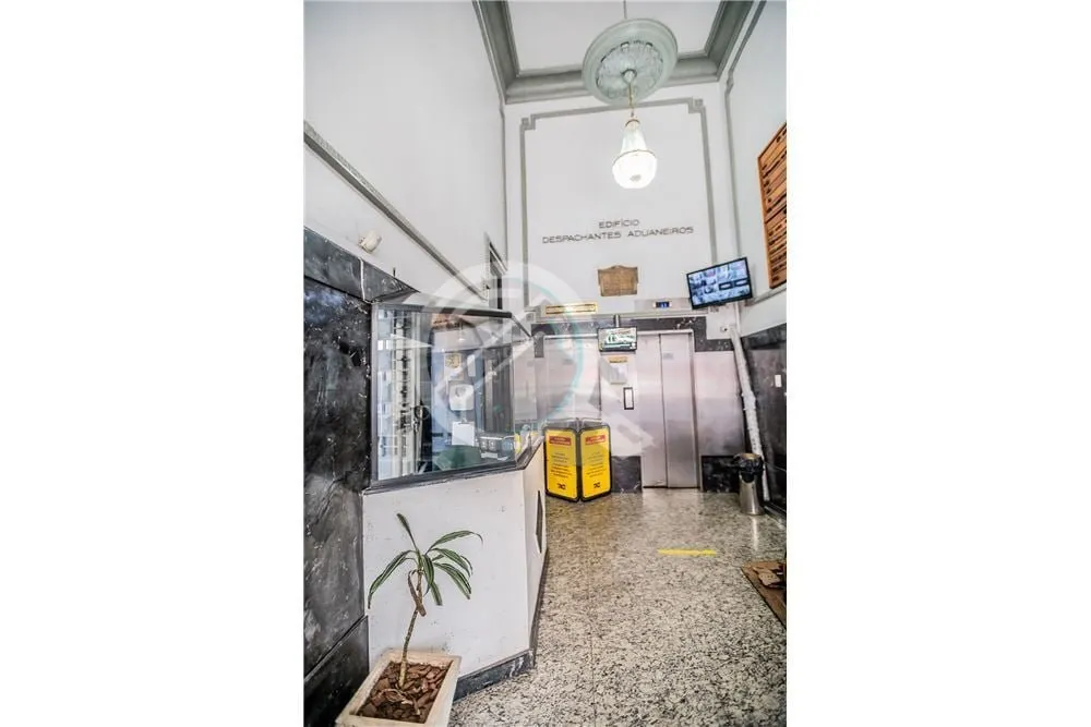 Imagem Tenho uma ótima sala comercial disponível para você no centro histórico da cidade. A sala possui...