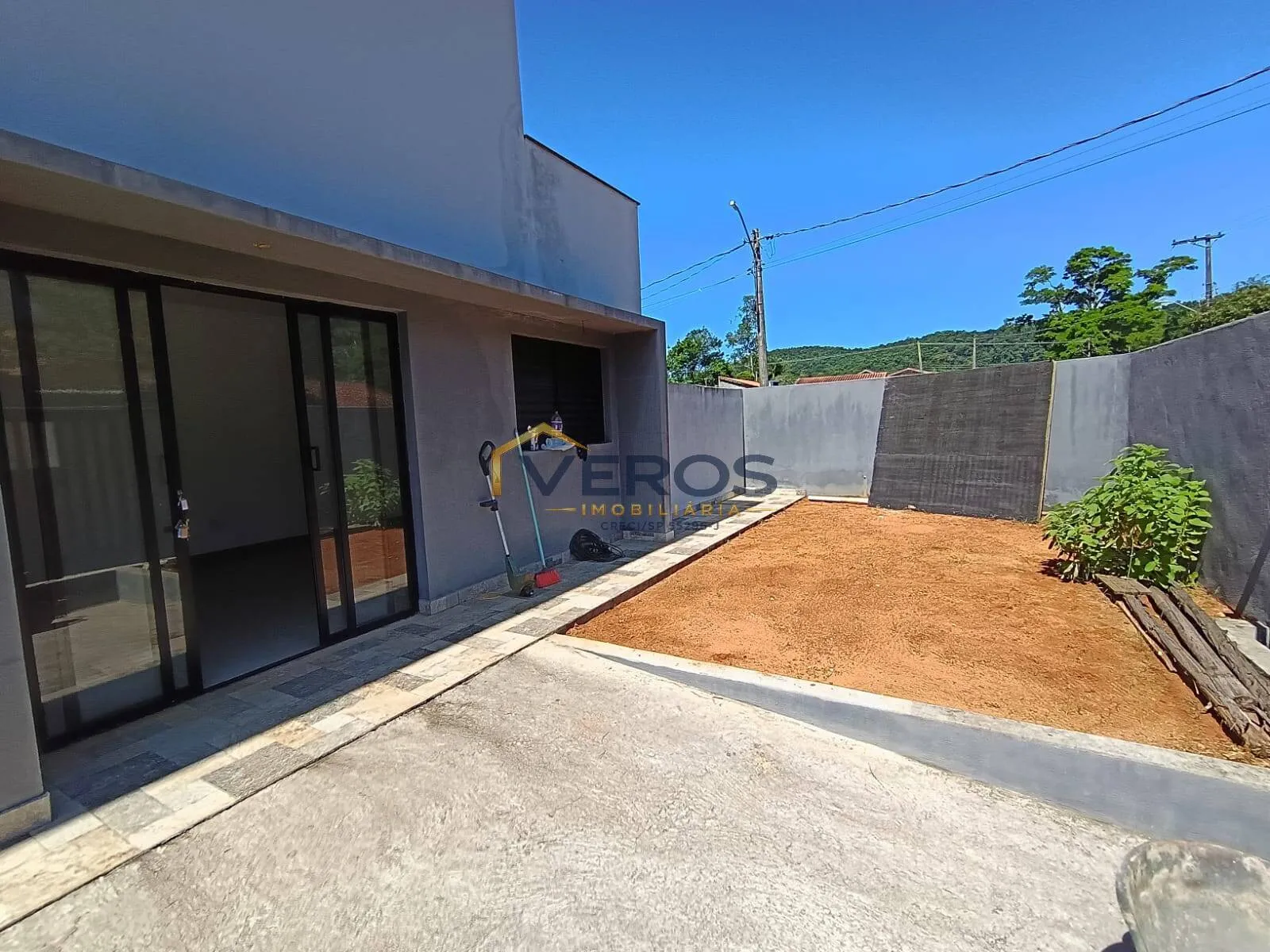 Imagem Casa Nova a venda com quintal perto da praia Massaguaçu em Caraguatatuba