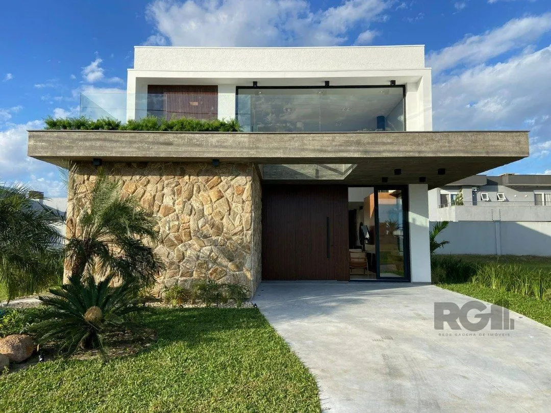 Sobrado Novo em Condomínio Fechado com 4 suítes e 238m² privativos