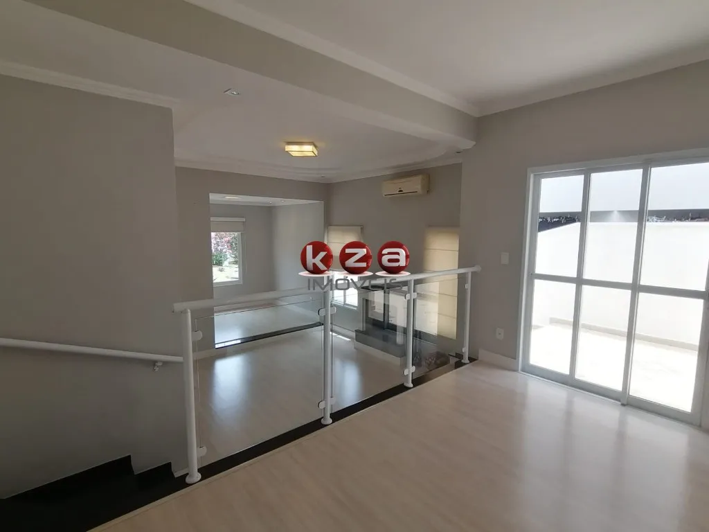 Imagem Casa de Alto Padrão em Condomínio Exclusivo em Vinhedo-SP: 3 Quartos, 1 Suíte, 3 Salas, 3 Banheiros, 4 Vagas de Garagem.