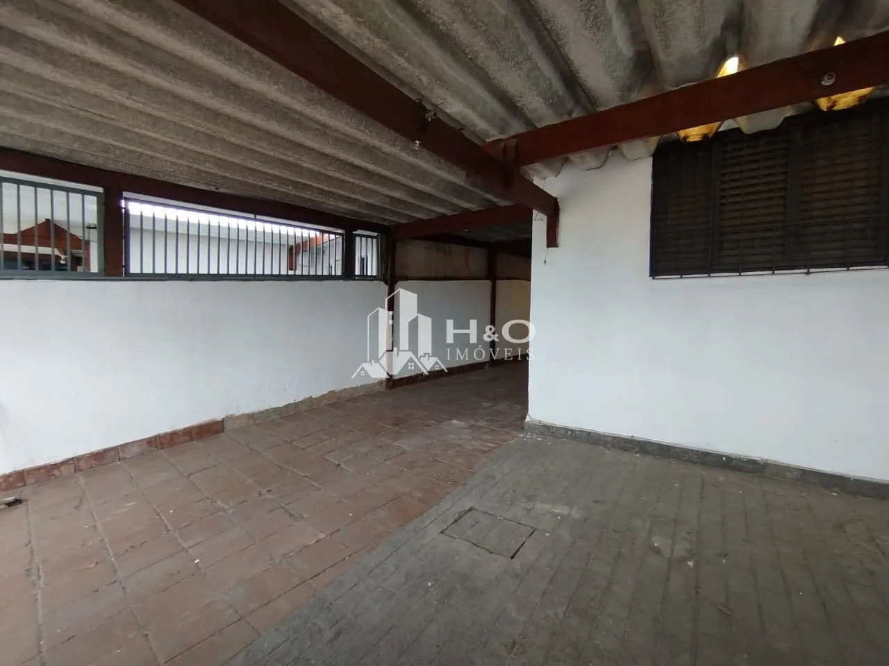Imagem Casa ampla e muito bem localizada no bairro de Itaquera, próxima ao Shopping Metrô Itaquera e à Estação Corinthians‑Itaquera.