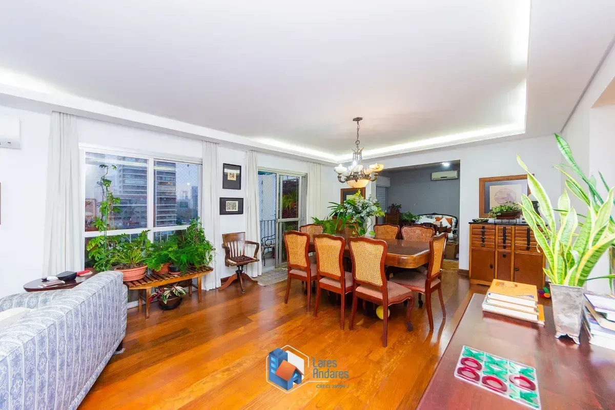 Imagem Apartamento para venda em Campo Belo com 4 quartos, sendo 1 suíte, 180m²