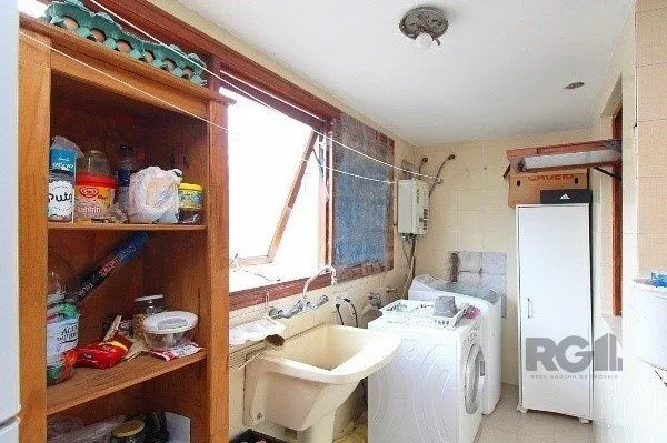 Imagem Apartamento com 3 Dormitórios, Suíte e Sacada e 1 vaga - 115m² - Petrópolis