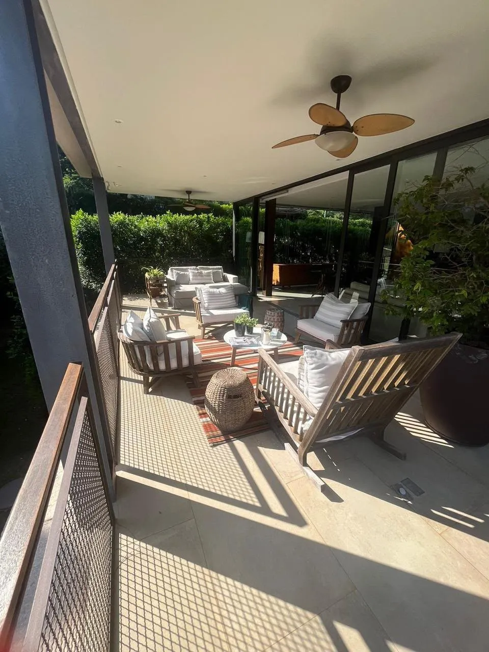 Imagem Casa de luxo à venda na Fazenda Boa Vista com 5 suítes, 500 m², projeto de Gui Mattos, hidromassagem e integração com a natureza