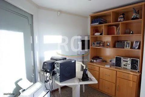 Imagem Casa para Venda - 485m², 3 dormitórios, sendo 1 suites, 4 vagas - Teresópolis