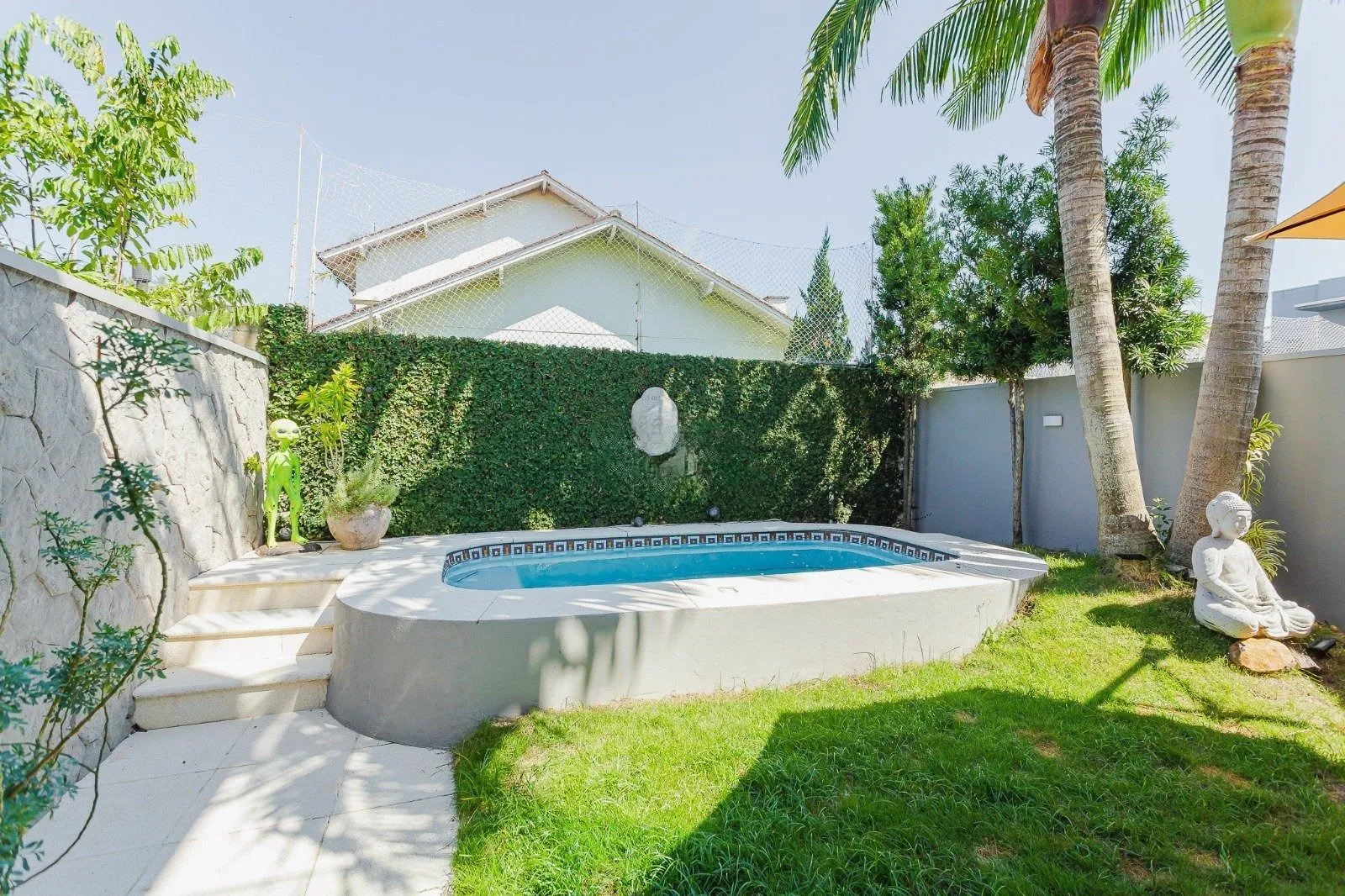 Imagem Casa de alto padrão com elevador e piscina acessível em condomínio no Passo das Pedras