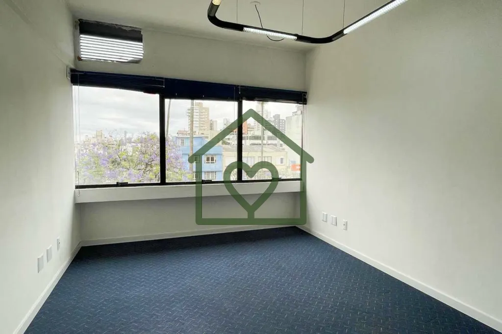 Imagem Sala comercial de 28m² à venda na Protásio Alves, bairro Petrópolis, com duas vagas de estaciona...