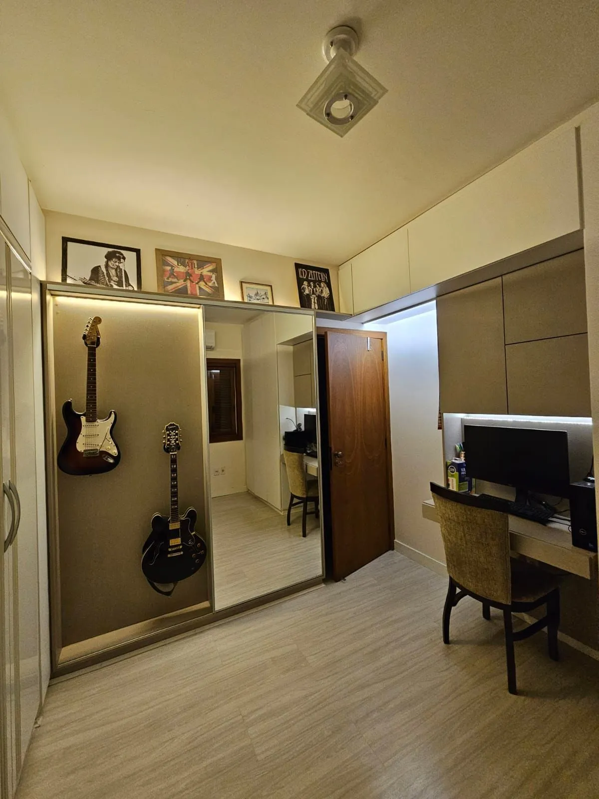 Imagem Apartamento com 02 quartos e 01 vaga no Centro Histórico de Porto Alegre
