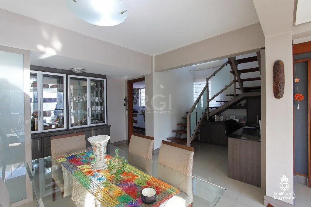 Imagem Cobertura para Venda - 350m², 3 dormitórios, sendo 1 suites, 2 vagas - Teresópolis
