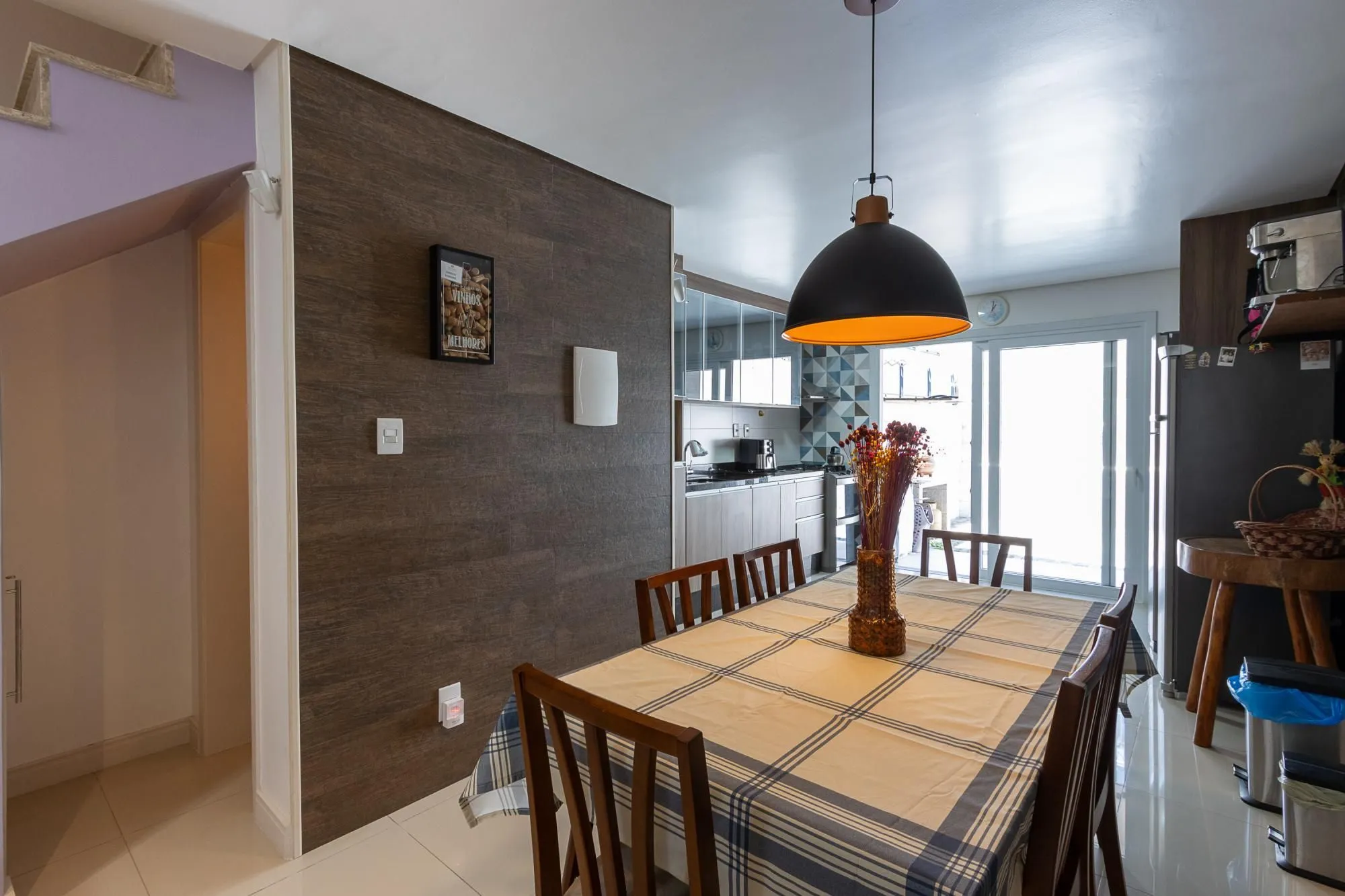 Imagem Sobrado com 2 suites e 2 vagas de garagem - Bairro Guarujá
