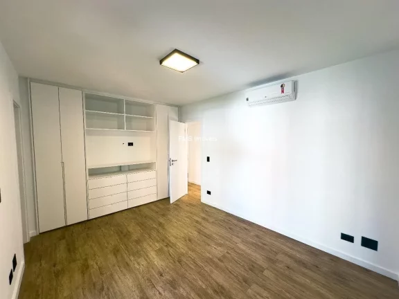Imagem Vende-se Cobertura na Vila Andrade, com 3 Quartos sendo 1 Suíte, 4 Banheiros, 3 Vagas.