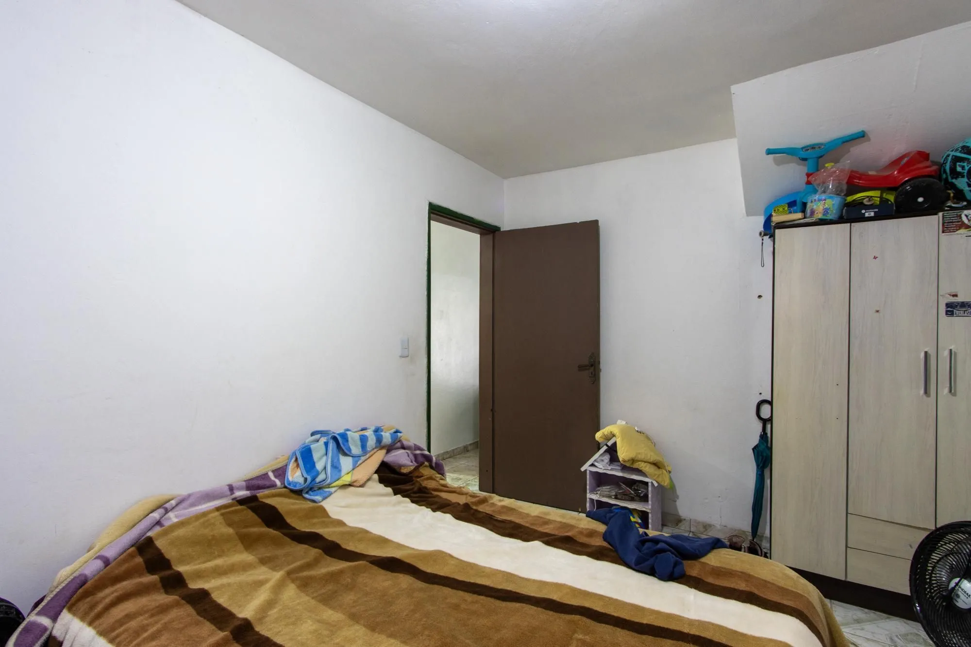 Imagem Casa ampla de 2 pavimentos com 4 dormitórios, 1 suite e 4 vagas no bairro Santa Tereza!