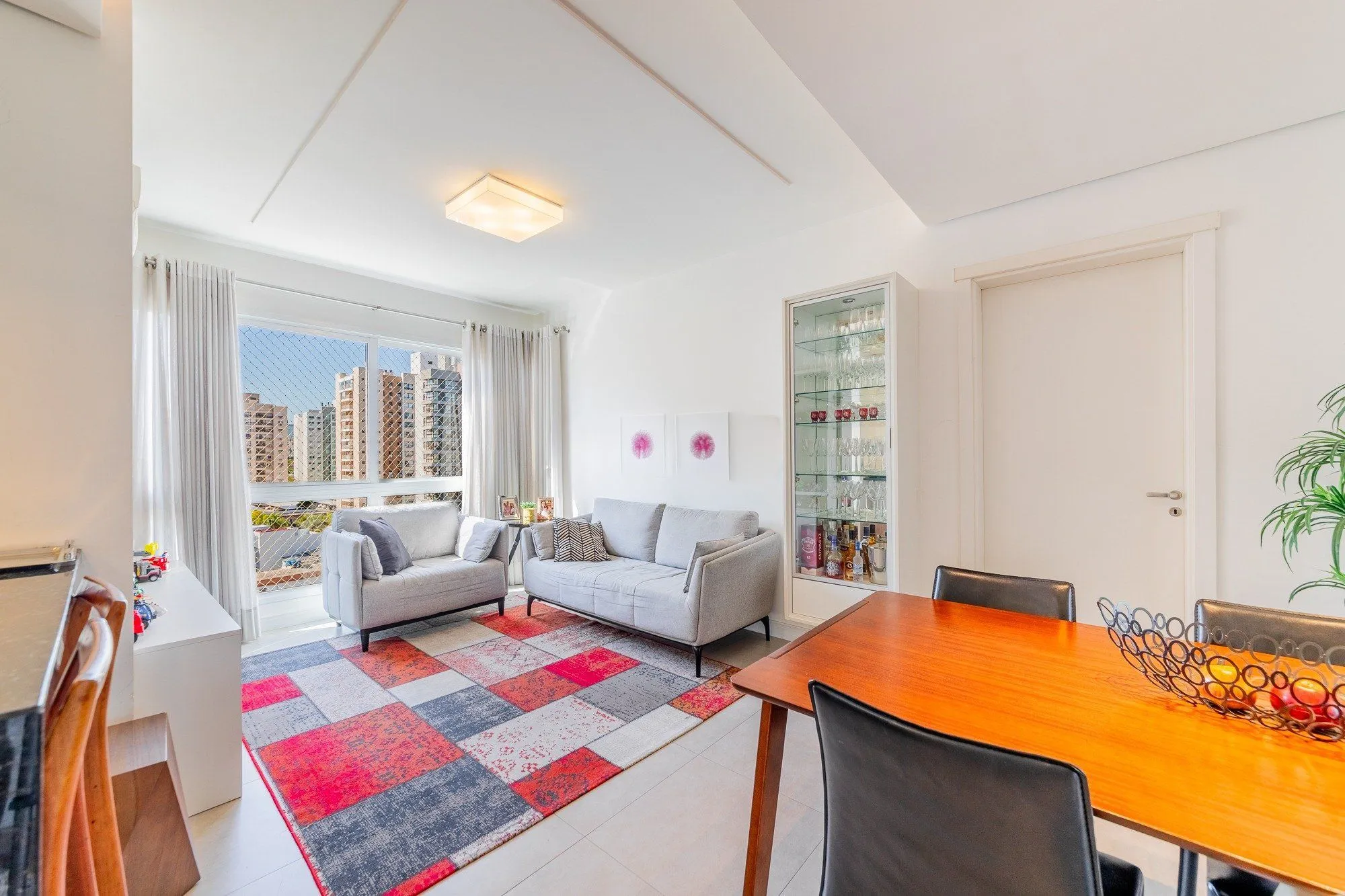 Imagem Apartamento com 3 quartos e 79m² à venda em Passo da Areia - Rua Bezerra De Menezes, Passo Da Areia, Porto Alegre