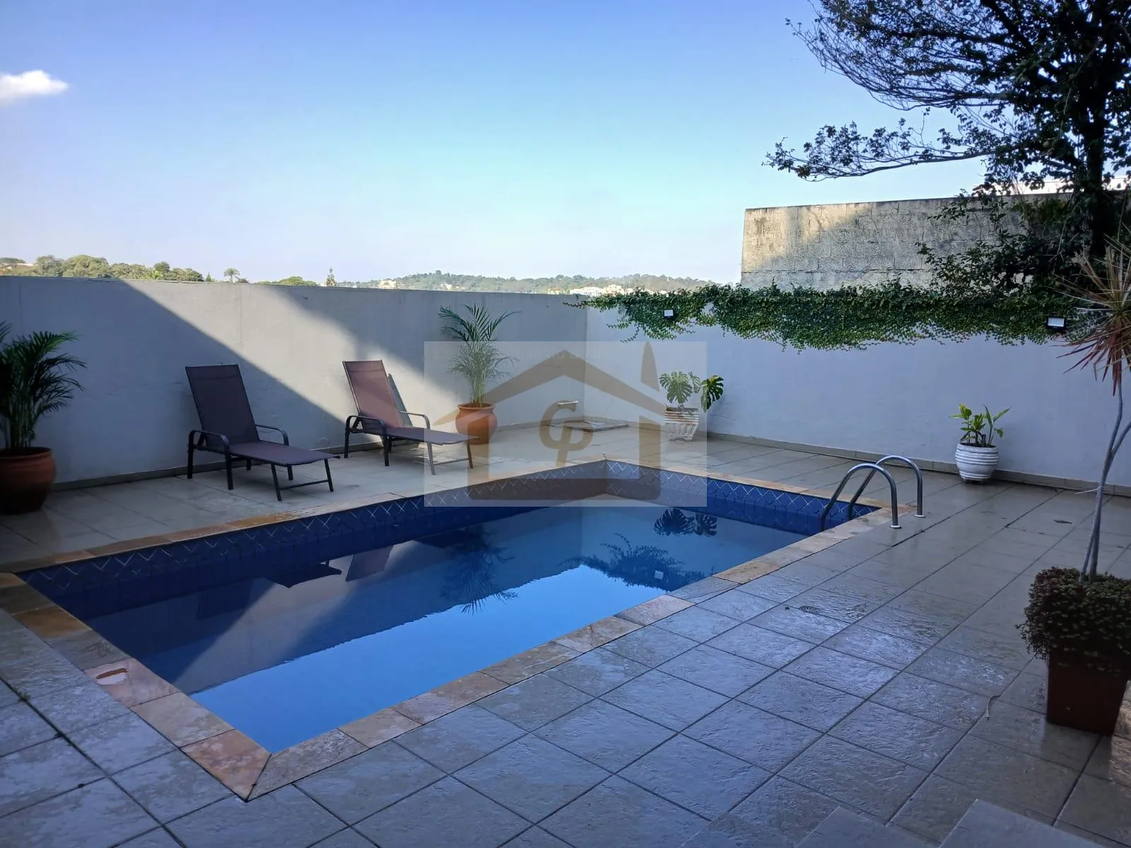 Foto do imóvel Encantadora! São 4 quartos (1 suíte), 4 vagas cobertas