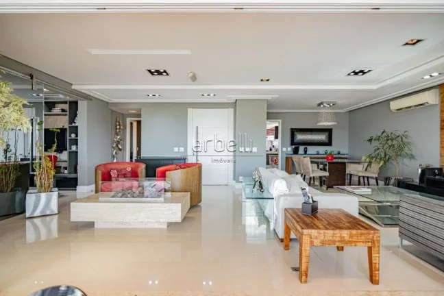 Imagem Apartamento com 206 M², 4 dormitórios sendo 3 suítes com varanda na suíte do casal, elevador soc...