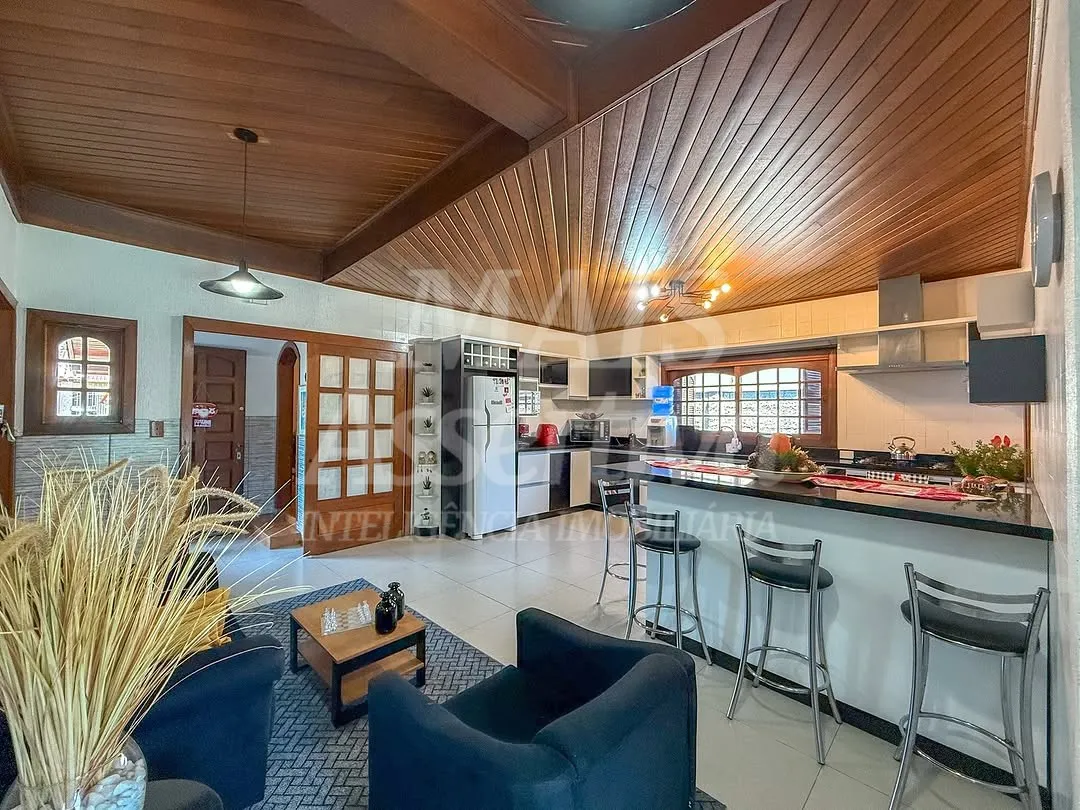 Imagem Casa mobiliada para locação em Estância Velha de 4 dormitórios - 250m²