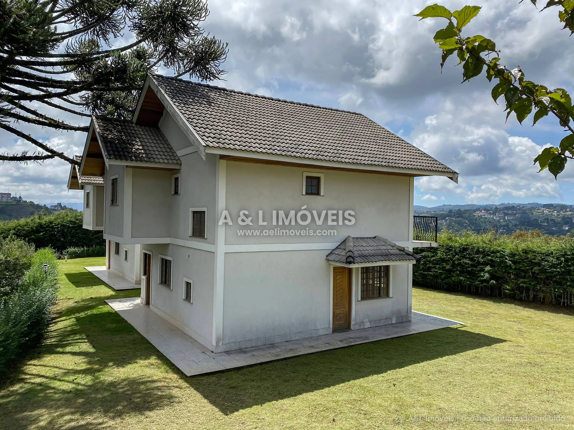 Imagem Sobrado Atalaia à venda | 3 suítes, vista para o vale e 2 vagas