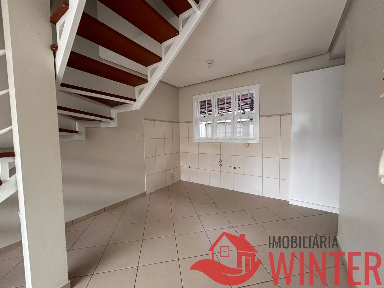 Imagem Sobrado com 2 dormitórios e garagem no Centro de Feliz.