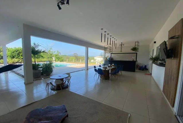 Imagem Casa Térrea de 3 Dormitórios e Piscina - 430m² por R$ 8.500 no Vale do Lago