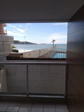 Imagem De frente para o mar da Praia do Morro 3 quartos sendo uma suíte +DCE duas vagas de garagem. Prédio com área de lazer