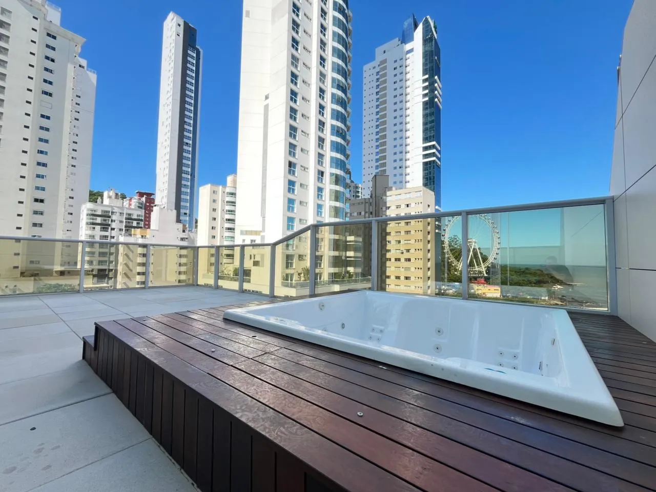 Imagem Apartamento com vista para o mar à venda com 223.09m2 por R$ 6.335.000,00