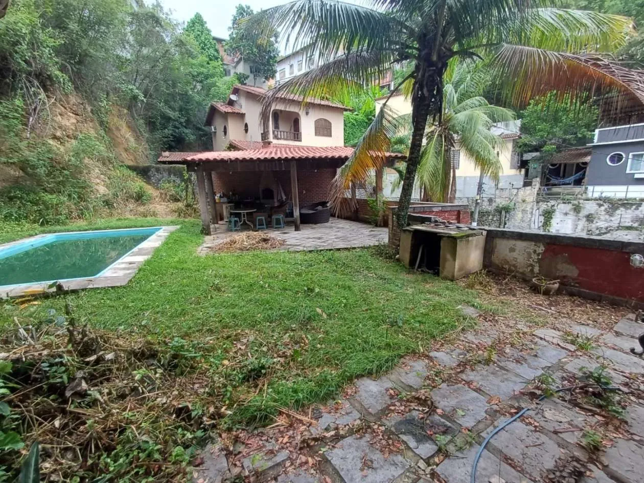 Imagem Ótima casa duplex espaçosa com 5 quartos e área de lazer!