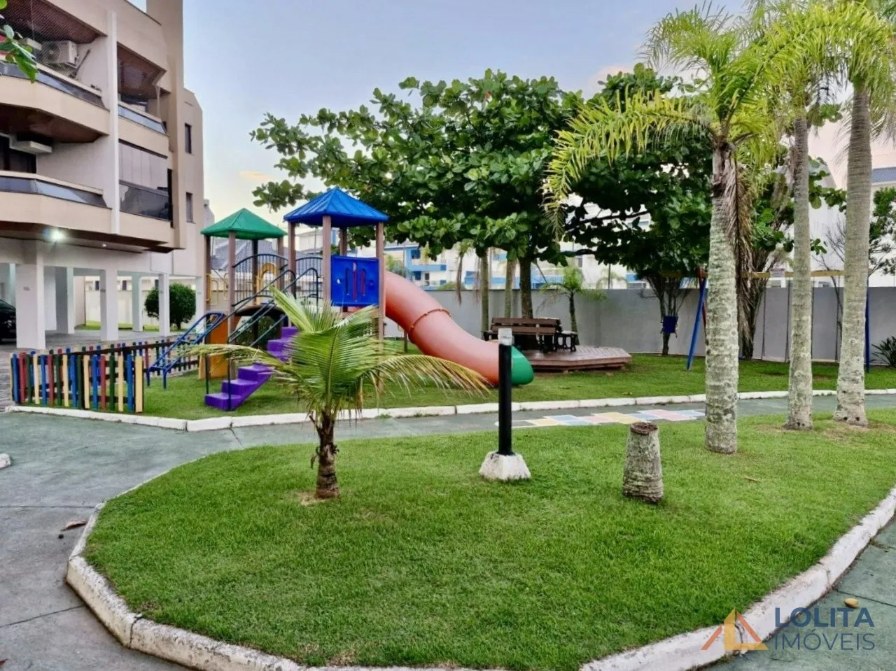Imagem Apartamento à Venda no Ingleses do Rio Vermelho, 3 quartos e 2 vagas de garagem