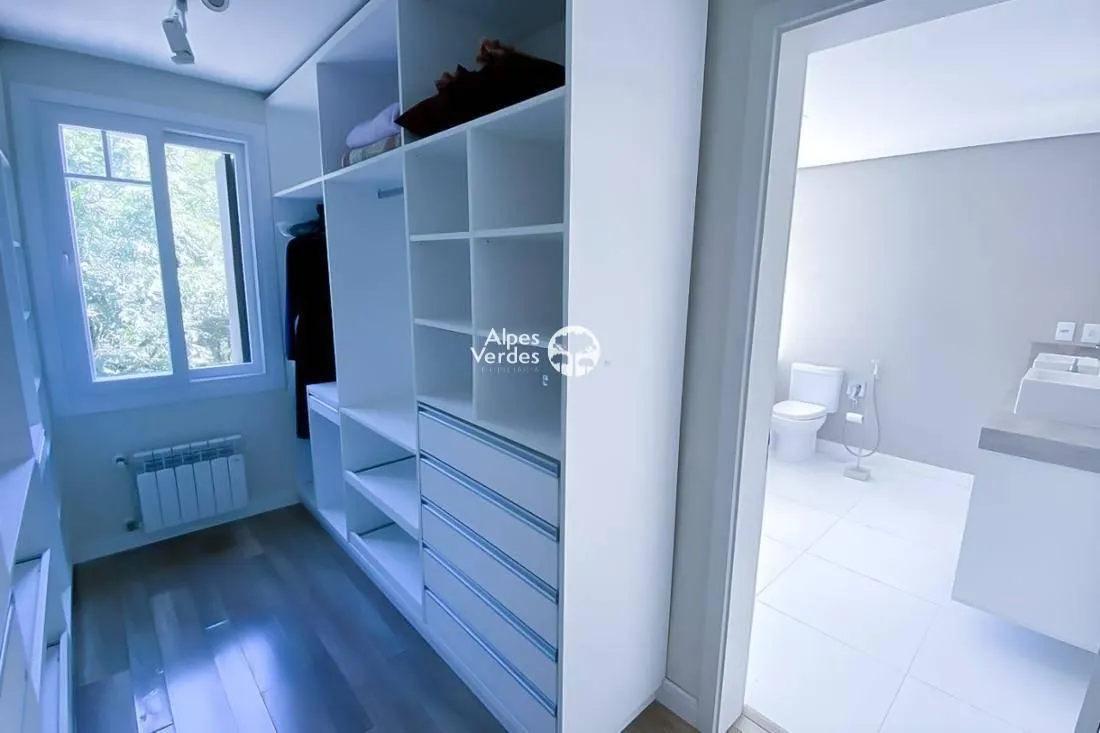 Imagem Vende-se Casa em Condominio com 3 suites a 5 minutos da Rua Coberta