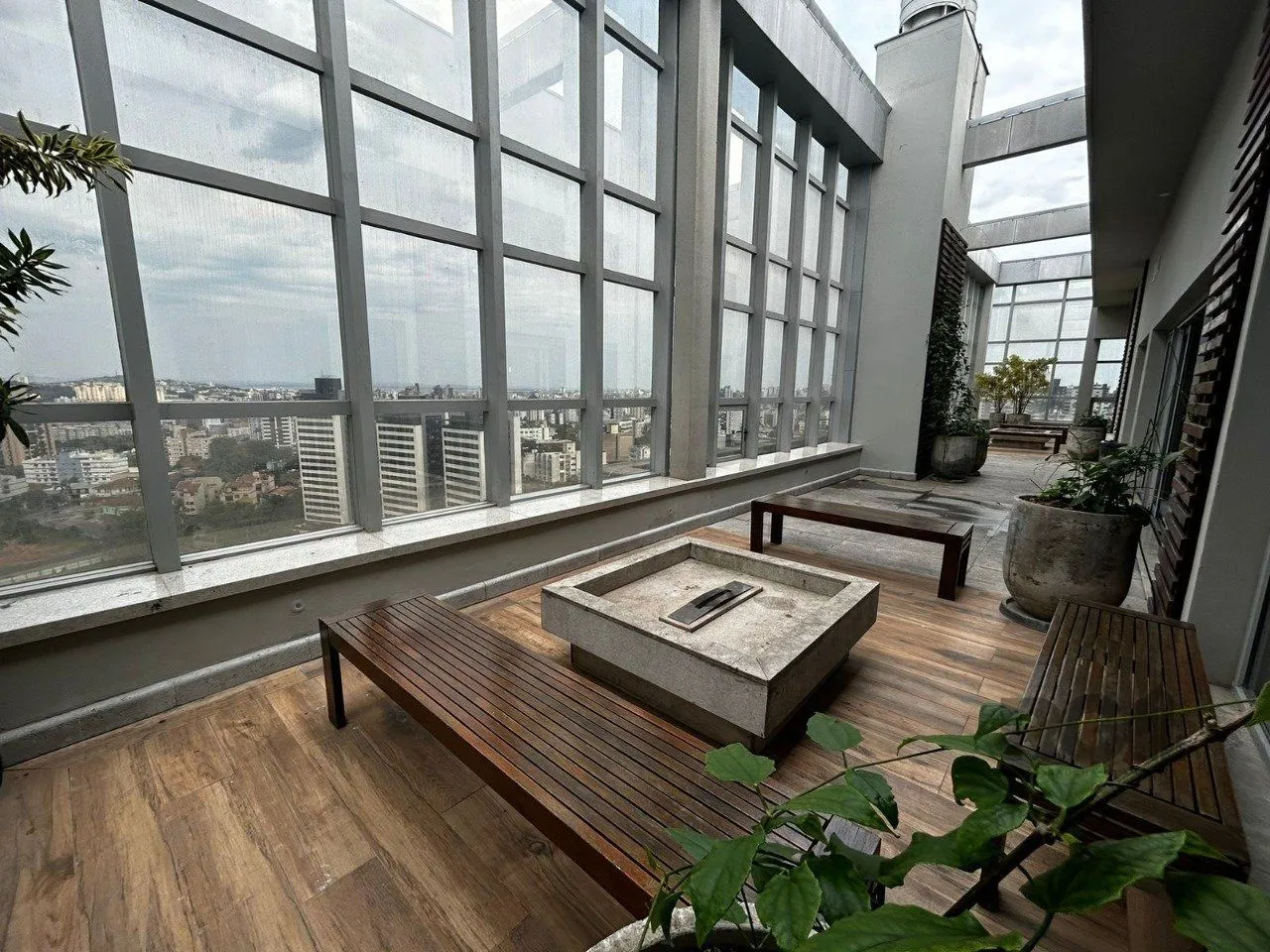 Imagem APARTAMENTO, 1 DORMITÓRIO, SACADA COM CHURRASQUEIRA, VAGA DE GARAGEM, BAIRRO PETRÓPOLIS, PORTO ALEGRE/RS