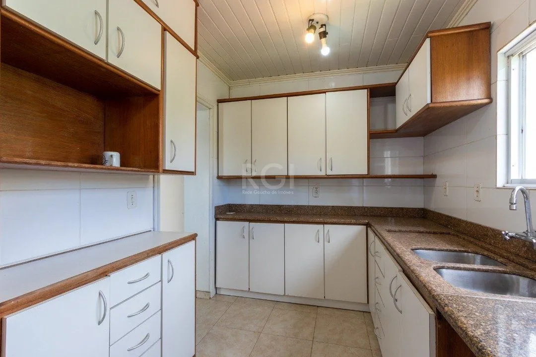 Imagem Casa para Venda - 202m², 3 dormitórios, sendo 1 suites, 2 vagas - Cristal